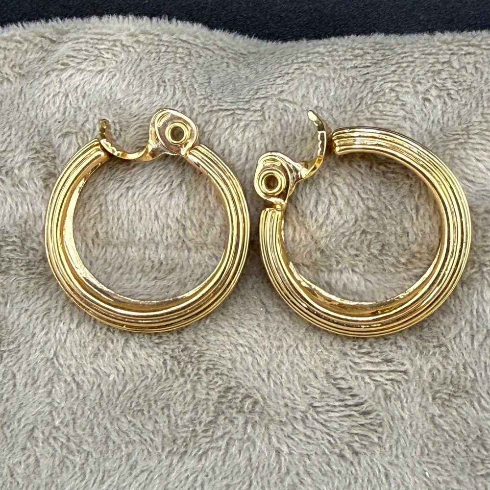 Vintage JJC Clip On Earrings Gold Tone Ribbed Hoop Signed